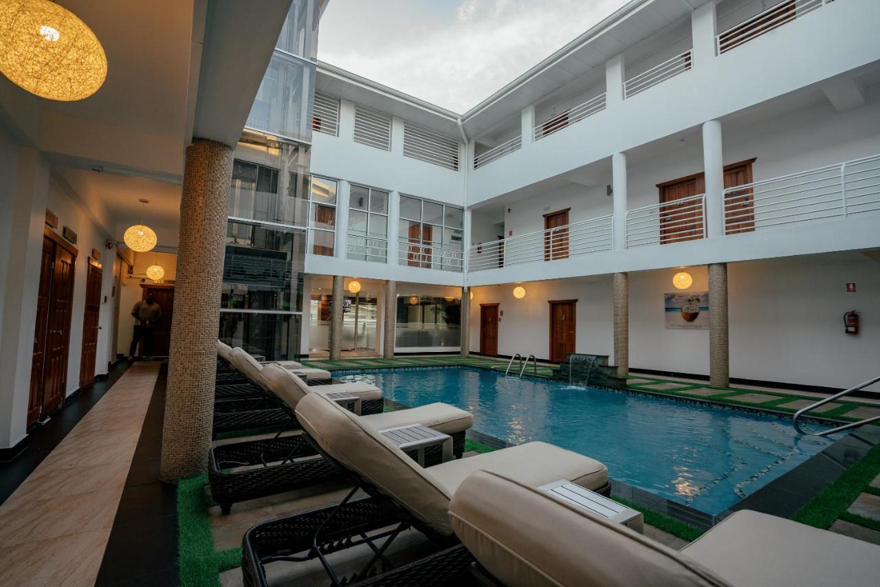 Runway Hotel Piarco Kültér fotó
