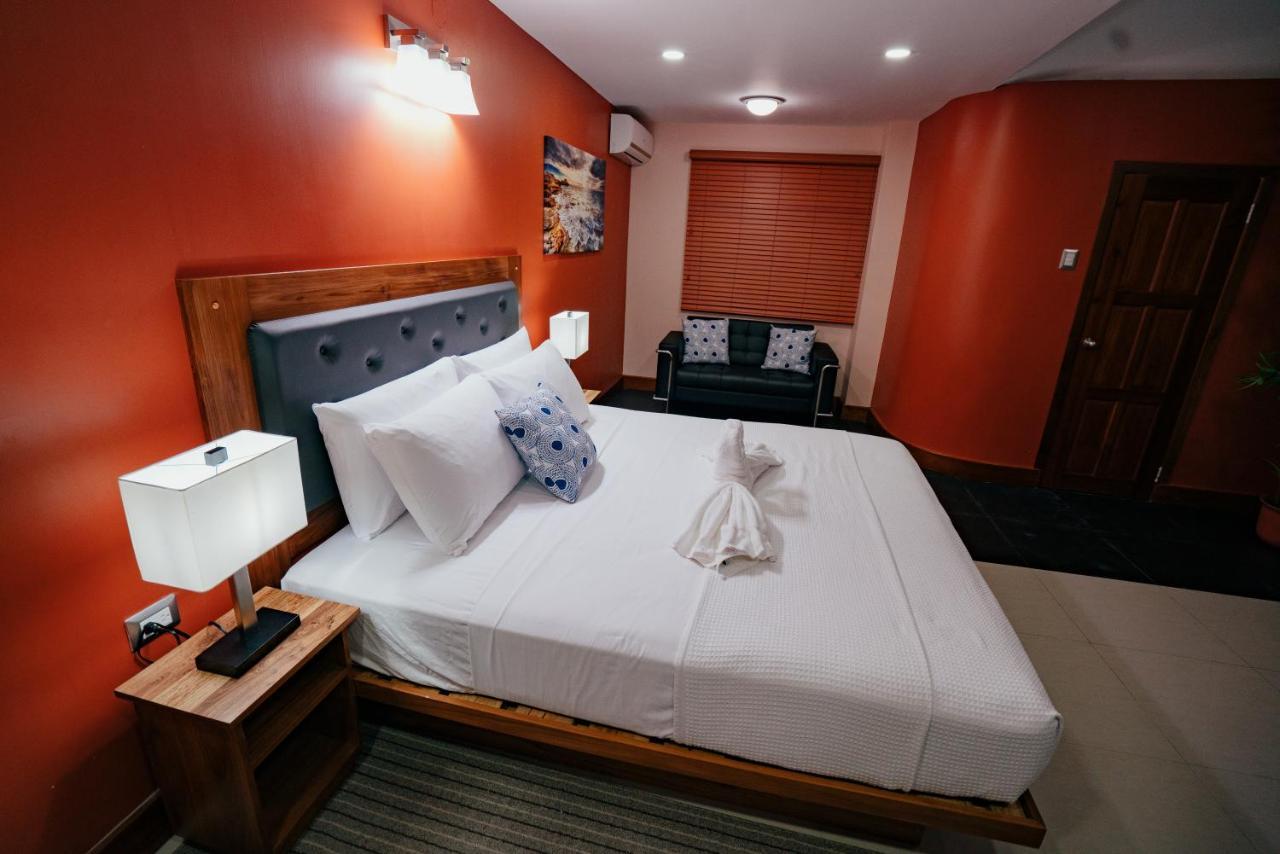 Runway Hotel Piarco Kültér fotó