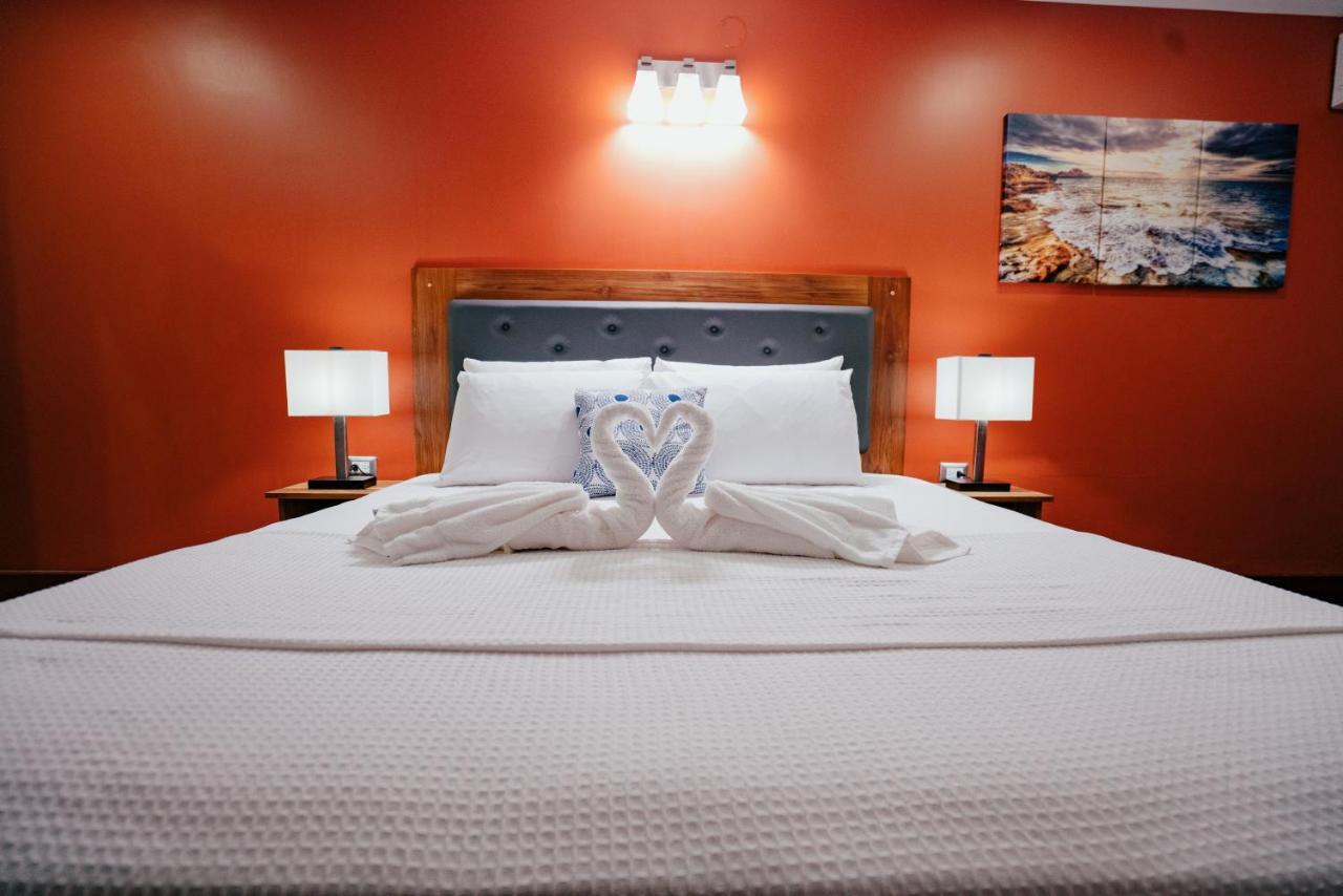 Runway Hotel Piarco Kültér fotó