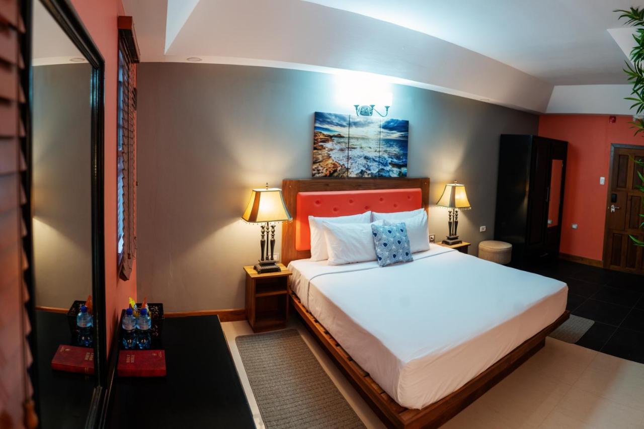 Runway Hotel Piarco Kültér fotó