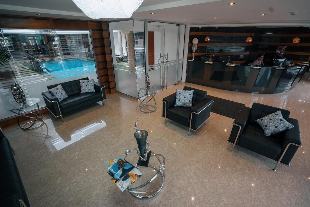 Runway Hotel Piarco Kültér fotó