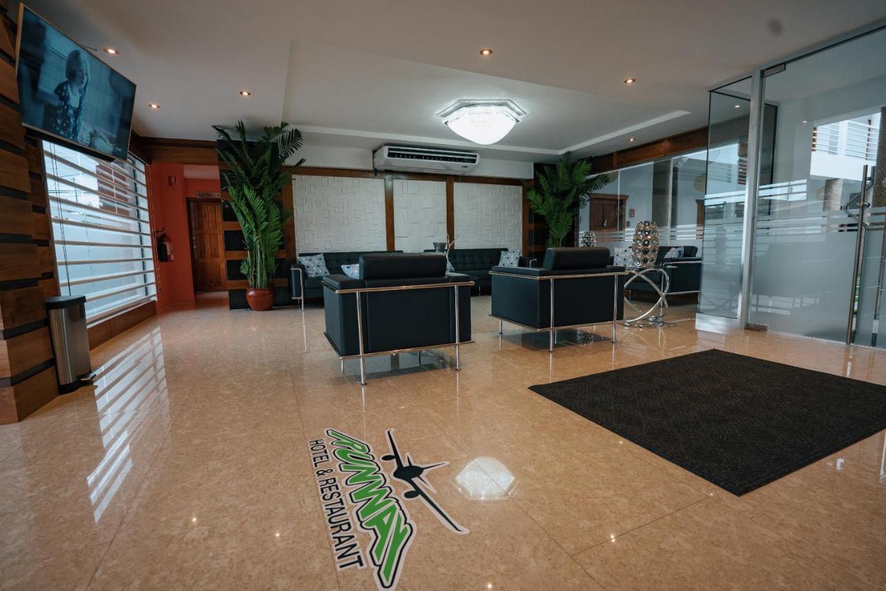 Runway Hotel Piarco Kültér fotó