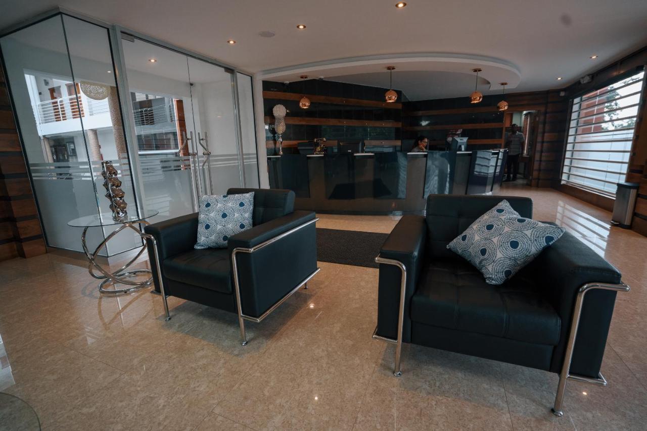 Runway Hotel Piarco Kültér fotó