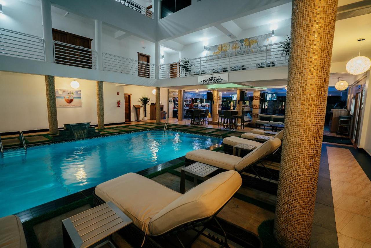 Runway Hotel Piarco Kültér fotó