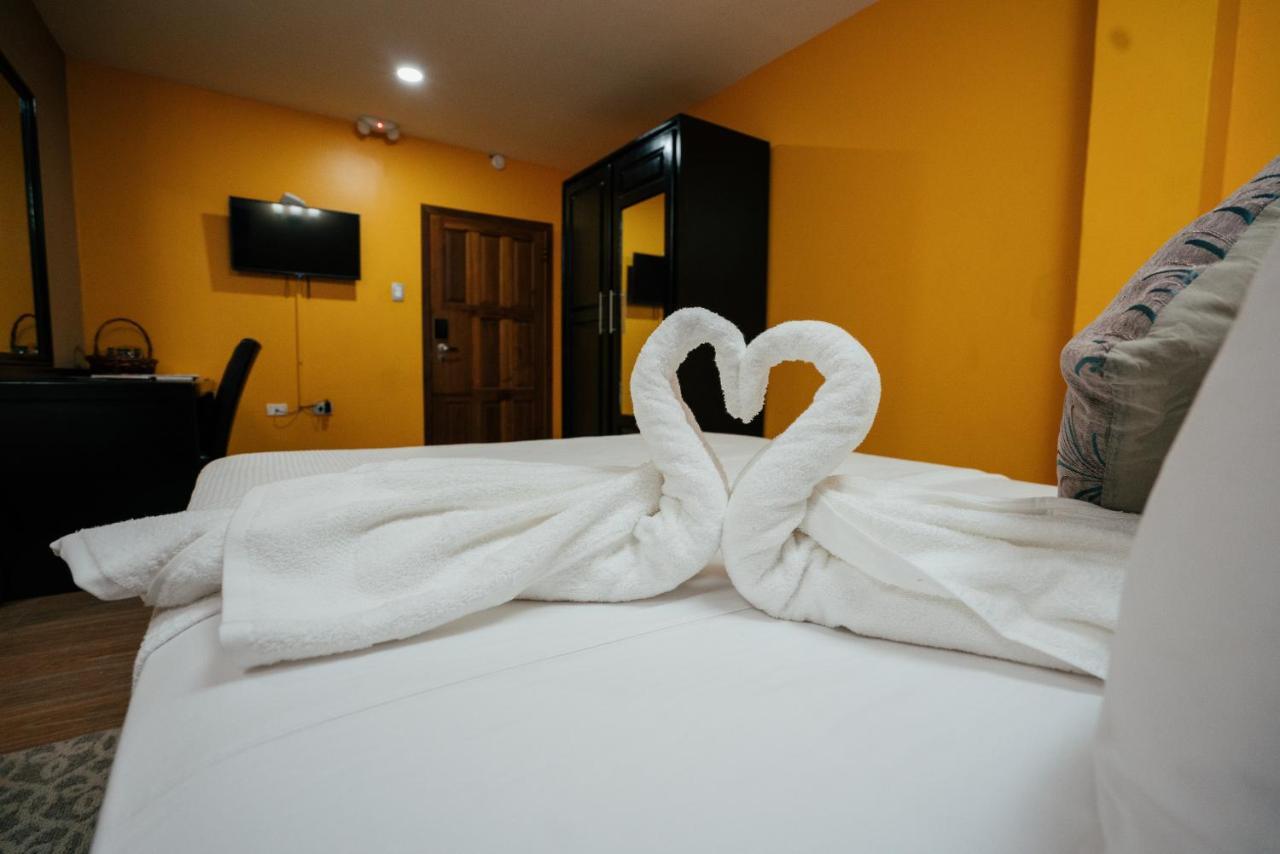 Runway Hotel Piarco Kültér fotó