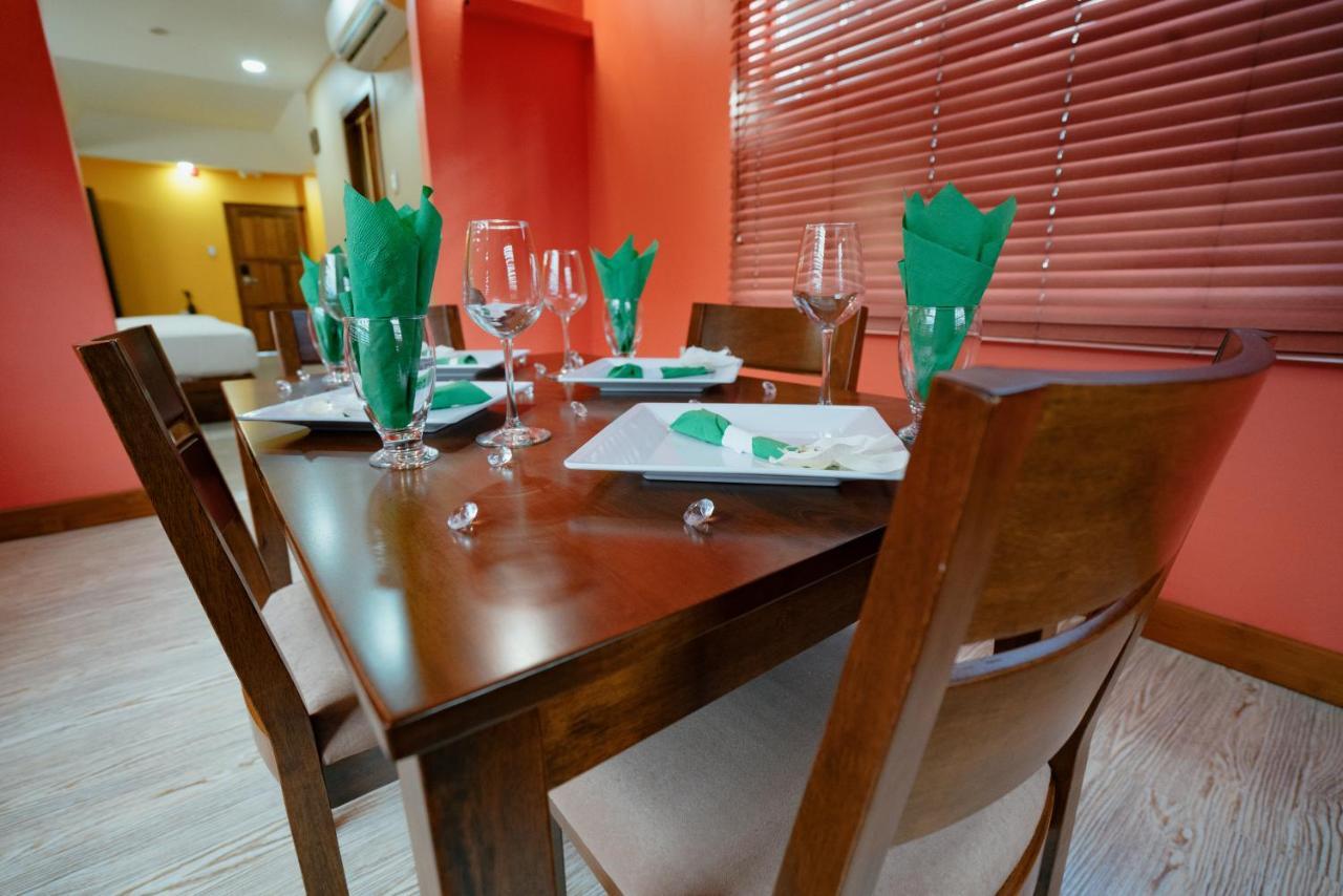 Runway Hotel Piarco Kültér fotó