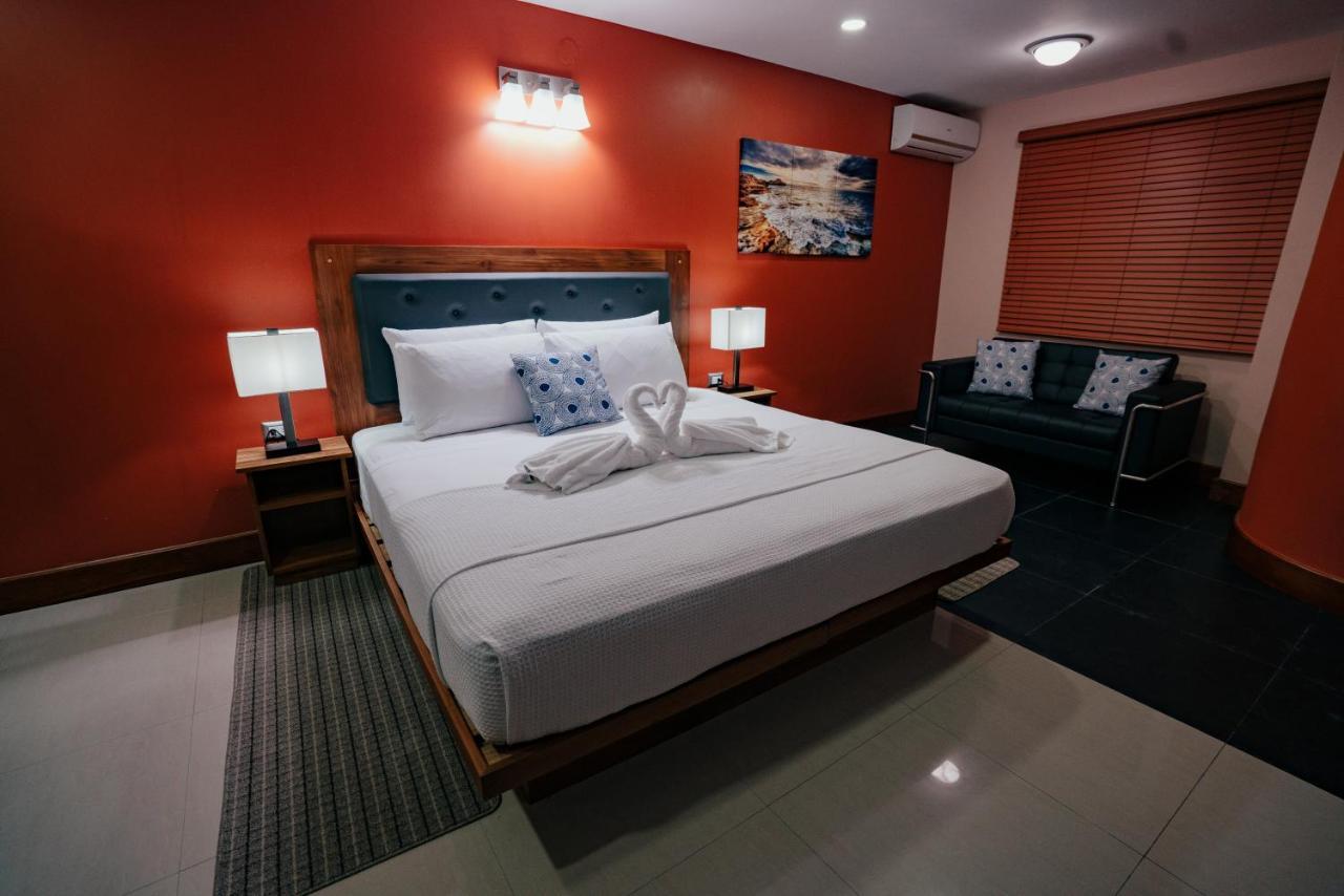 Runway Hotel Piarco Kültér fotó