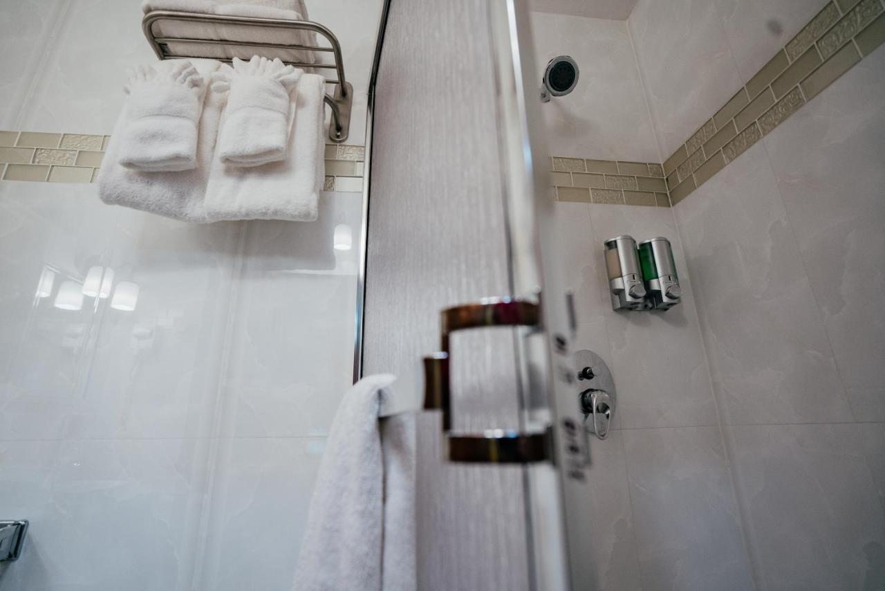 Runway Hotel Piarco Kültér fotó