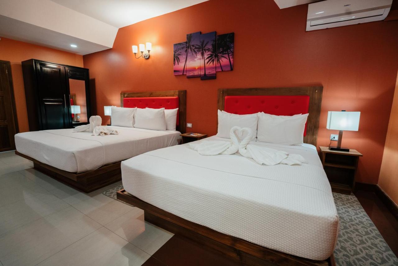 Runway Hotel Piarco Kültér fotó